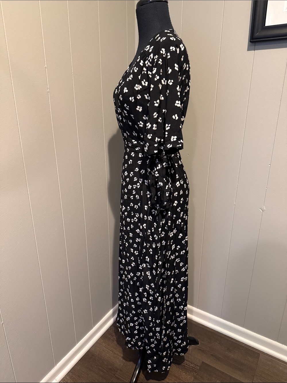 B45 Seraphine Women’s 8 Black and White Floral Wrap Maxi - Picture 4 of 8